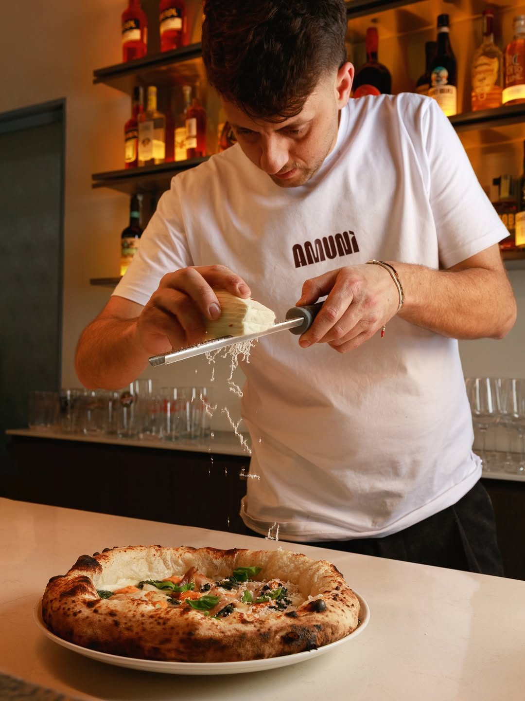 Il gesto sull'impasto, la firma dello chef